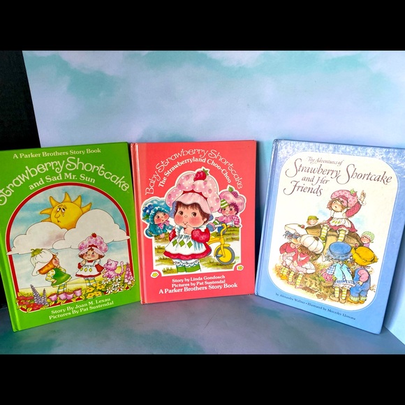 STRAWBERRY SHORTCAKE VINTAGE 80s COLLECTABLE HARDCOVER BOOK BUNDLE OF 3 - Picture 1 of 16